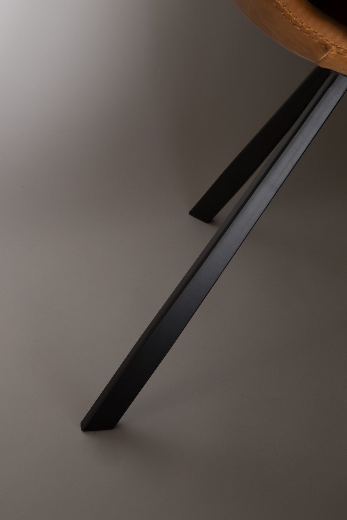 Stuhl Franky in Braun / Kunstleder präsentiert im Onlineshop von KAQTU Design AG. Stuhl ist von Dutchbone