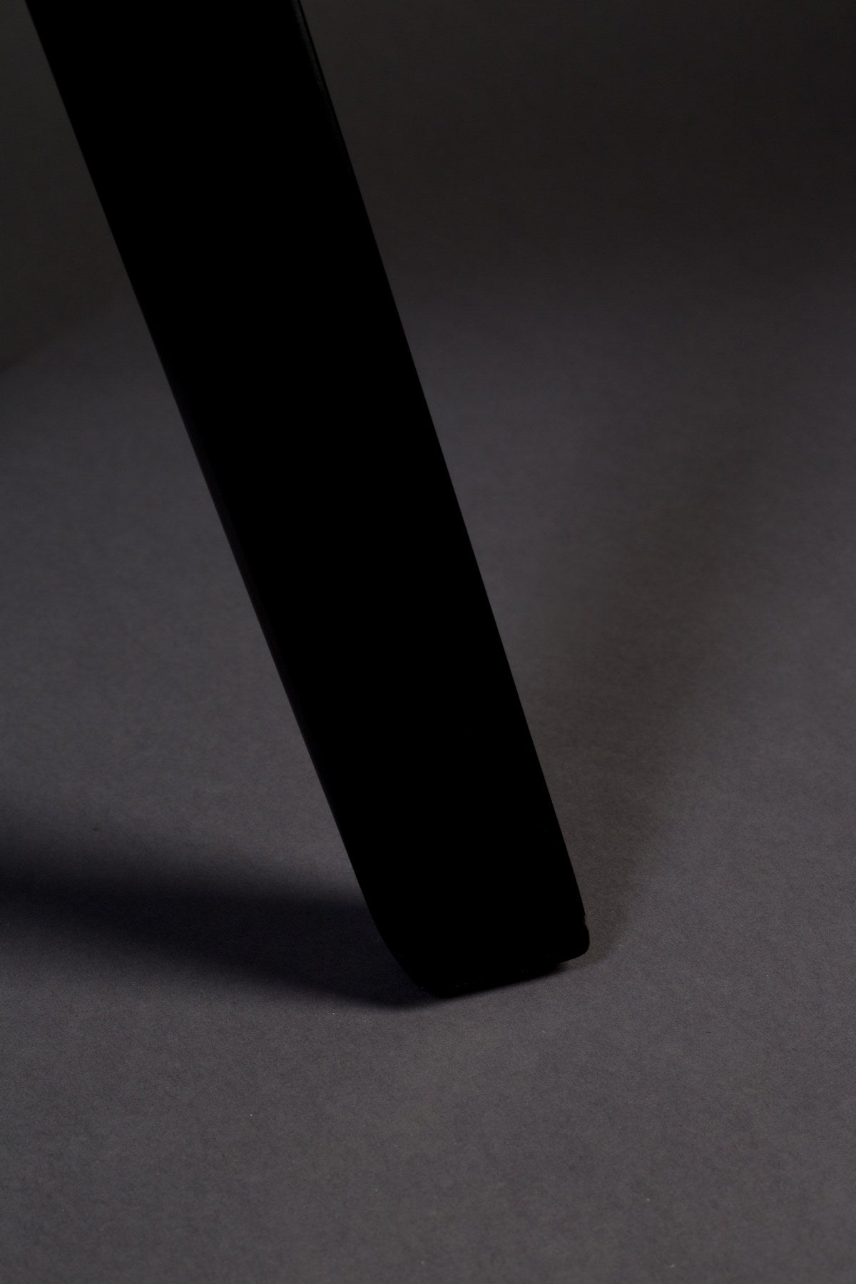 Stuhl Blackwood in Schwarz präsentiert im Onlineshop von KAQTU Design AG. Stuhl ist von Dutchbone