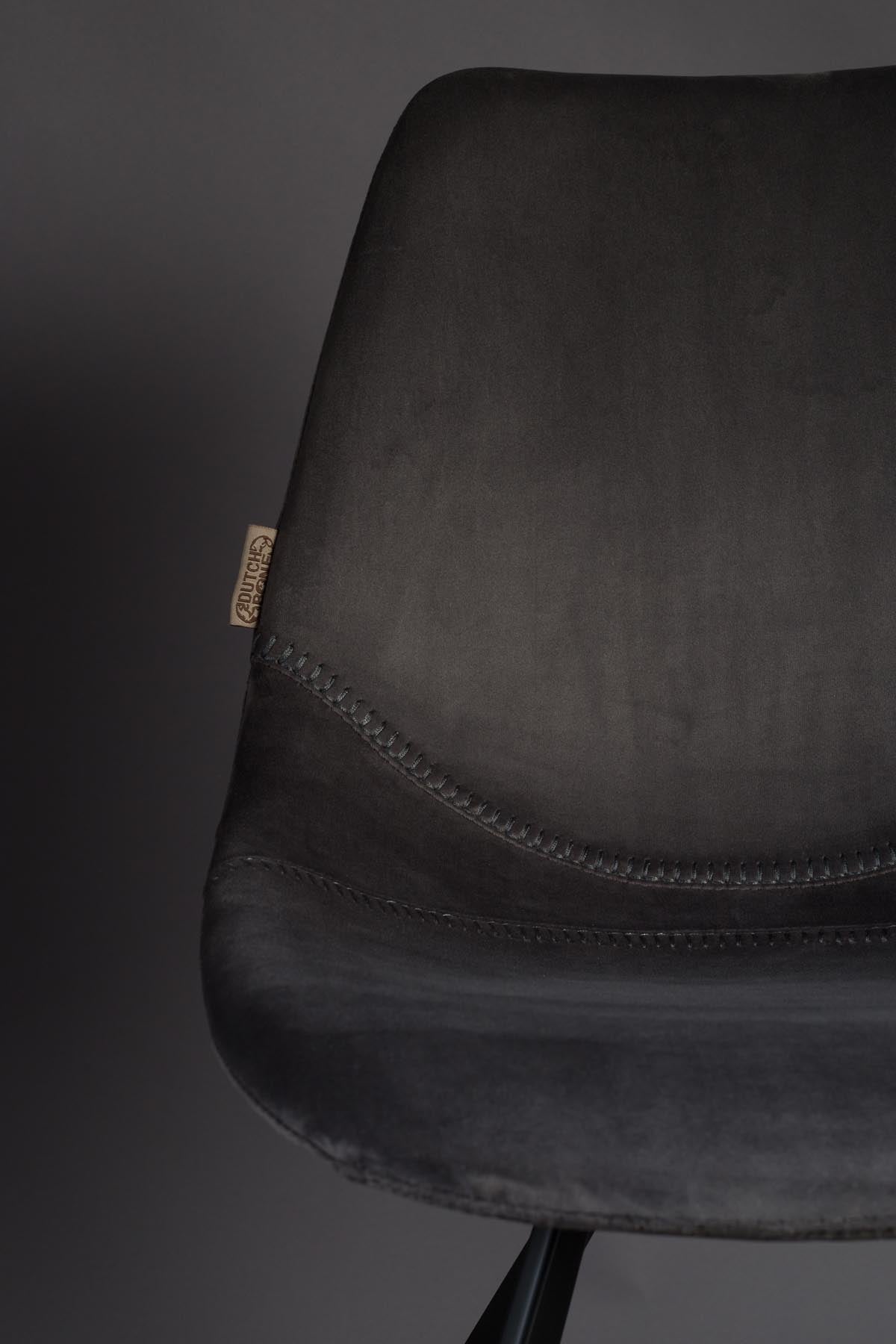 Stuhl Franky Velvet in Grau präsentiert im Onlineshop von KAQTU Design AG. Stuhl ist von Dutchbone