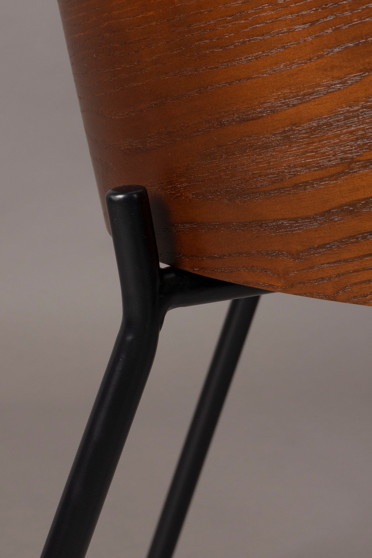 Stuhl Rodin in Beige / Schwarz präsentiert im Onlineshop von KAQTU Design AG. Schalenstuhl ist von Dutchbone