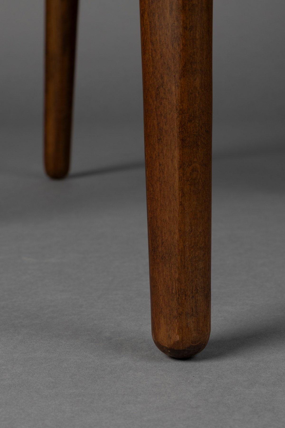 Stuhl Cecile in Braun präsentiert im Onlineshop von KAQTU Design AG. Stuhl ist von Dutchbone
