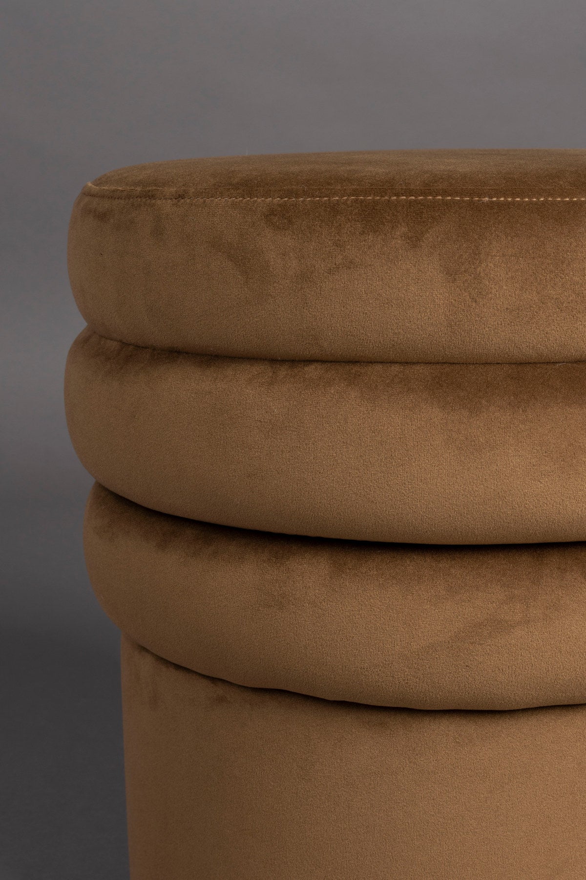 Hocker Aditi in Braun präsentiert im Onlineshop von KAQTU Design AG. Hocker ist von Dutchbone