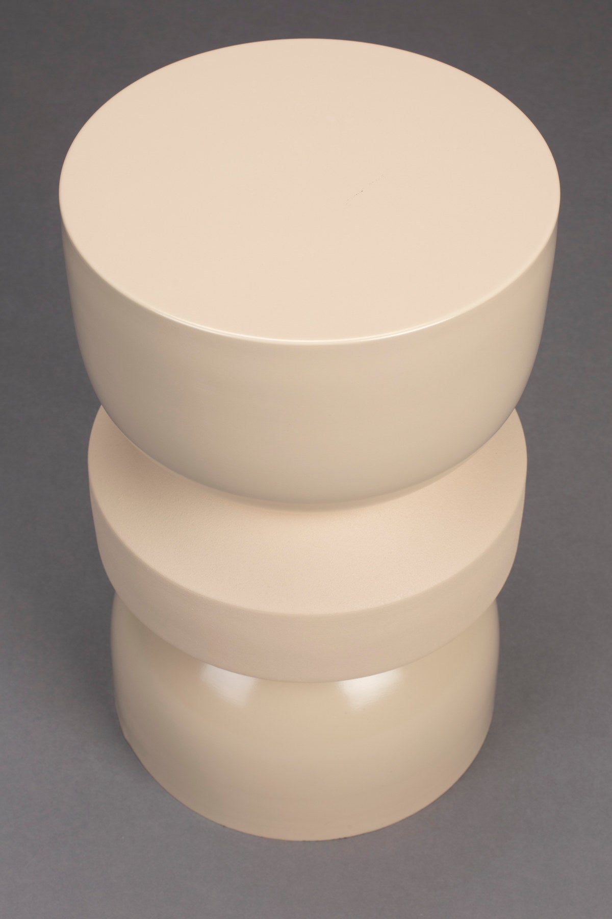 Hocker Apollo Beige in Rot präsentiert im Onlineshop von KAQTU Design AG. Hocker ist von Dutchbone