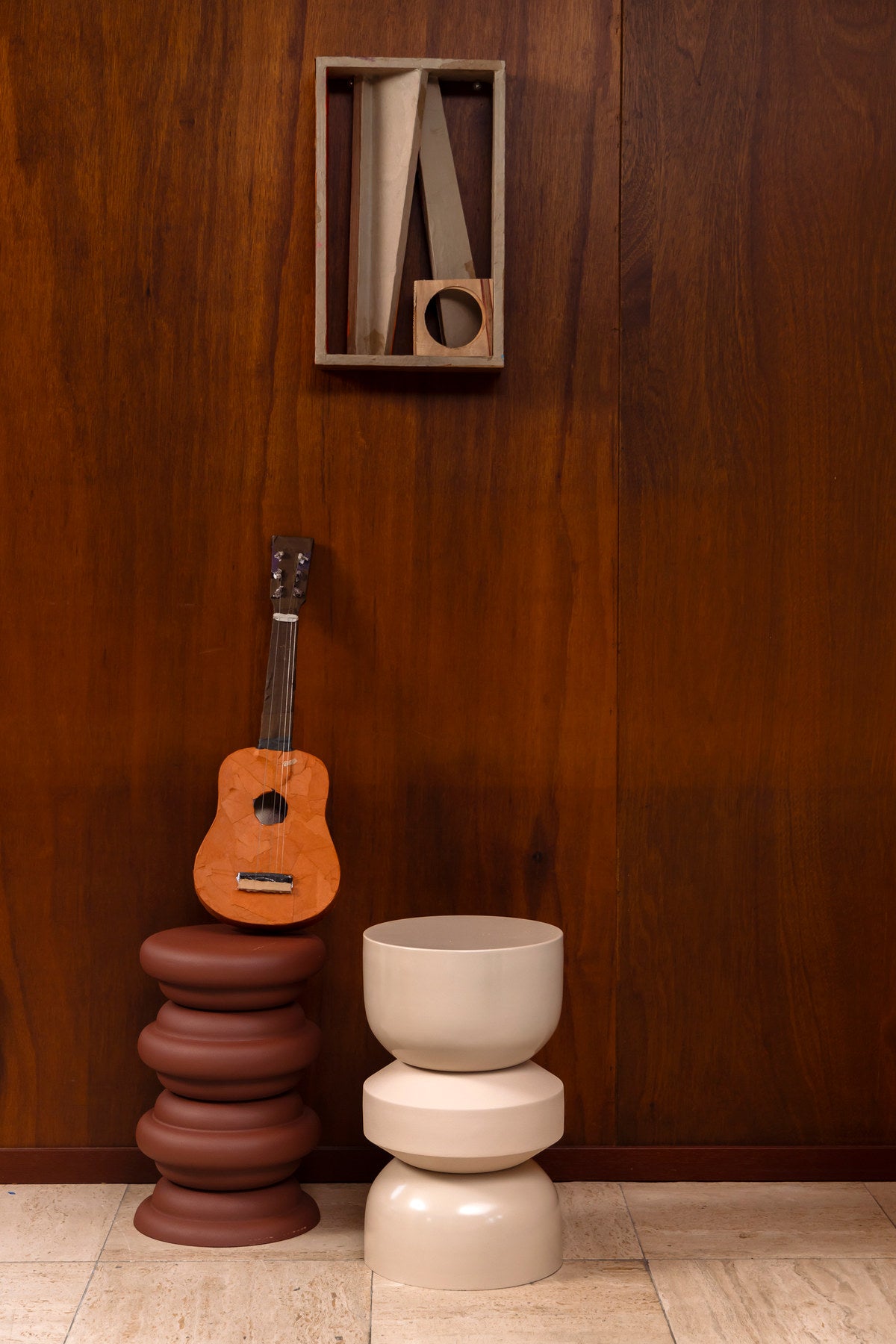 Hocker Apollo Beige in Rot präsentiert im Onlineshop von KAQTU Design AG. Hocker ist von Dutchbone