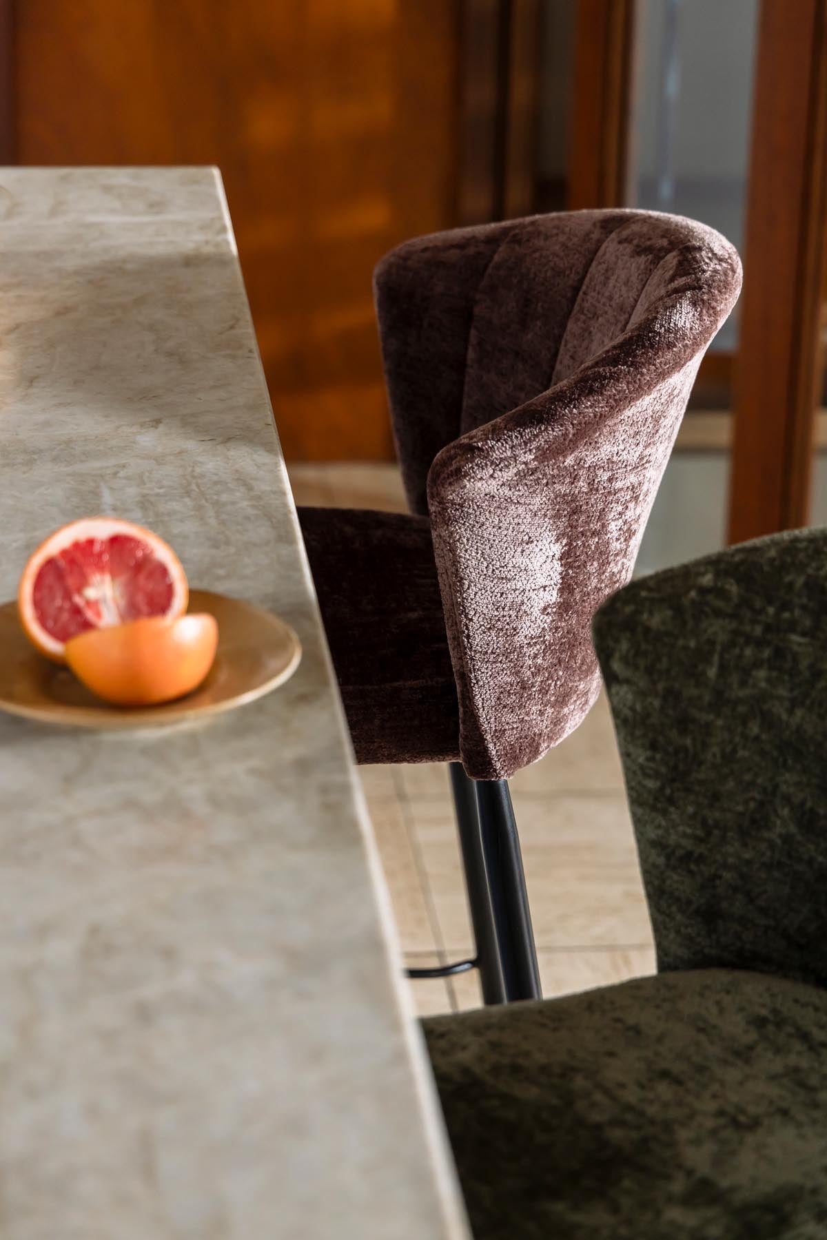 Barhocker Georgia Lila in Lila präsentiert im Onlineshop von KAQTU Design AG. Barstuhl ist von Dutchbone