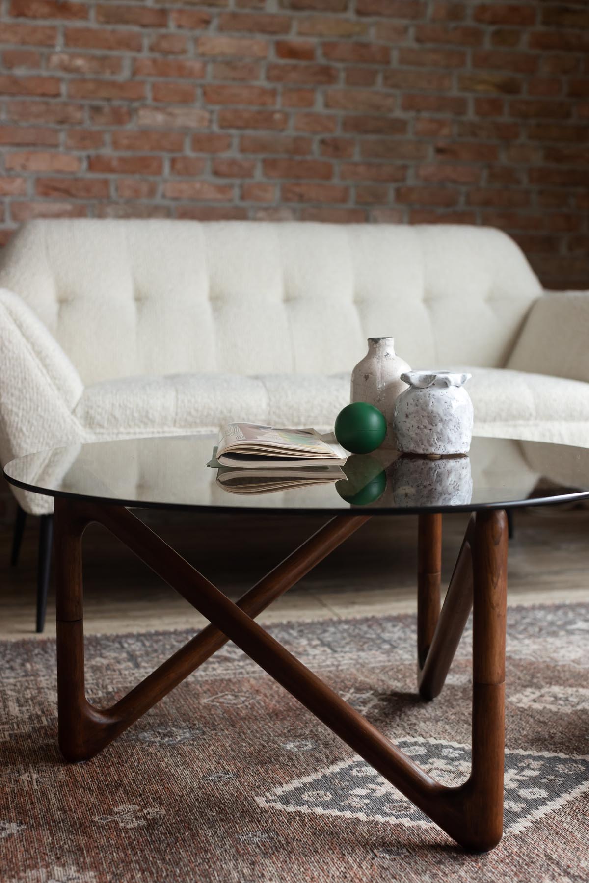 Kaffeetisch Naia in Dunkelgrau / Walnuss präsentiert im Onlineshop von KAQTU Design AG. Couchtisch ist von Dutchbone