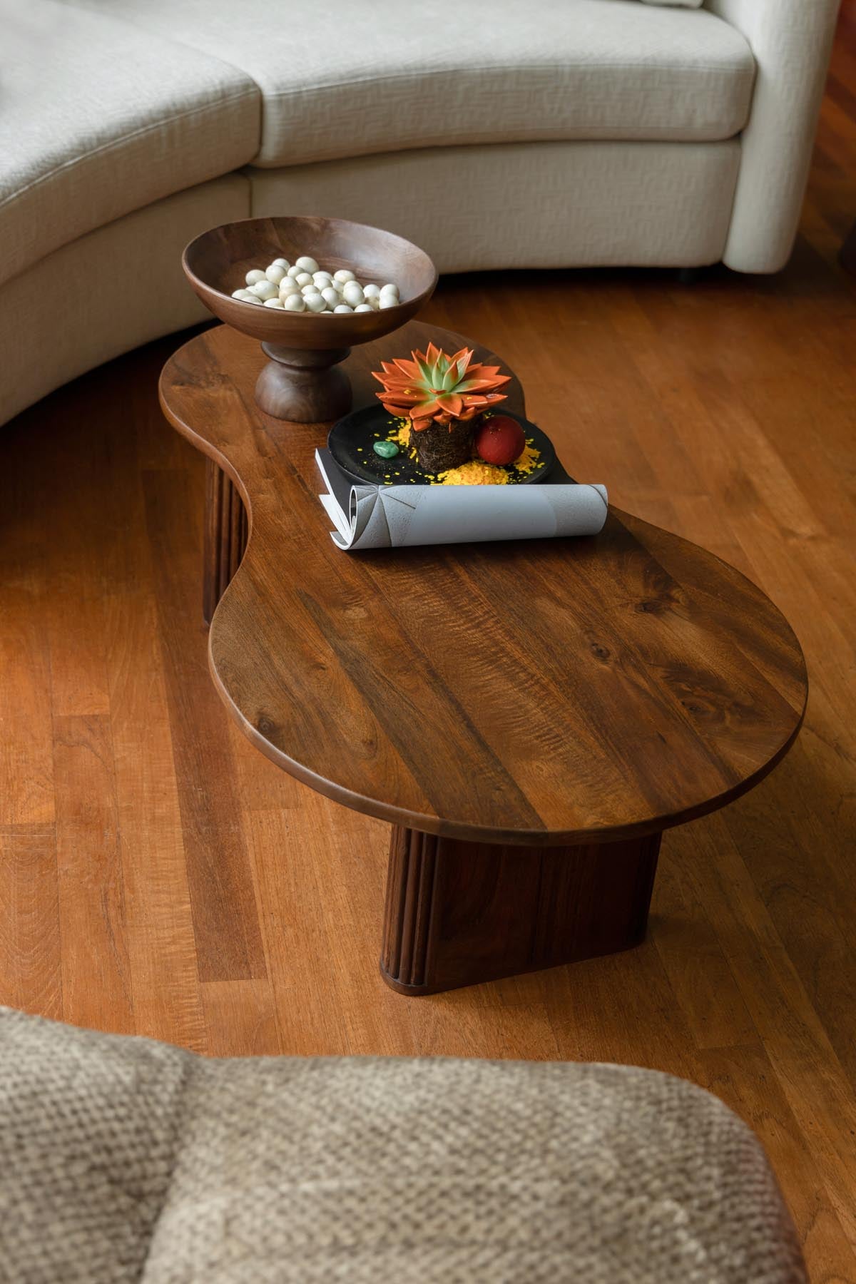 Coffee Table Tilon in Braun präsentiert im Onlineshop von KAQTU Design AG. Couchtisch ist von Dutchbone