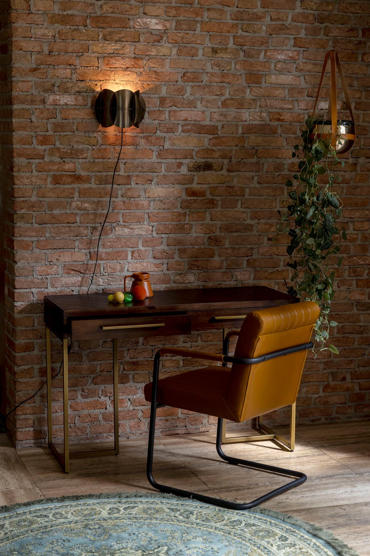 Konsolentisch Class in Braun/Messing präsentiert im Onlineshop von KAQTU Design AG. Schreibtisch ist von Dutchbone