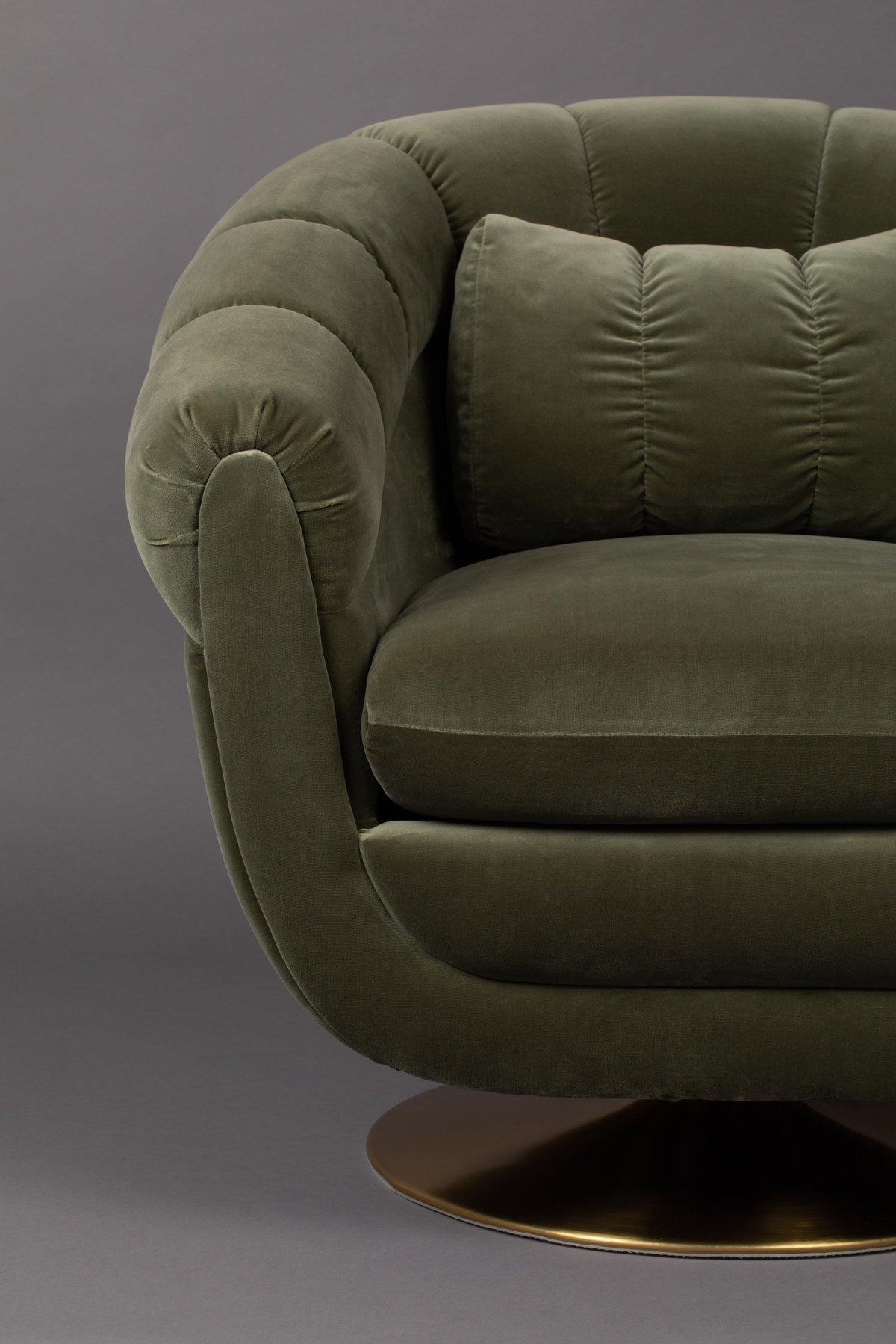 Loungesessel Member in Olive präsentiert im Onlineshop von KAQTU Design AG. Sessel ist von Dutchbone