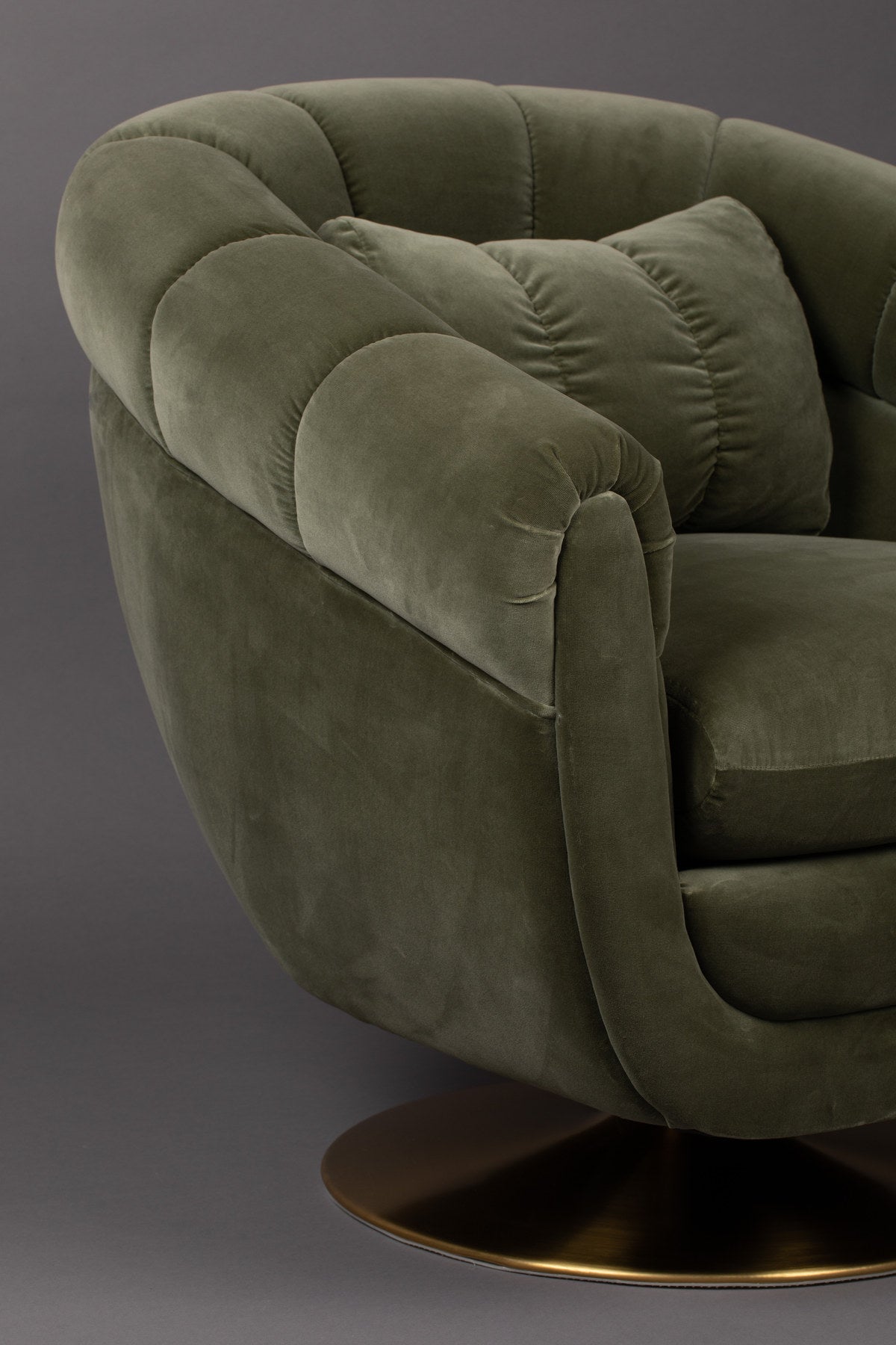 Loungesessel Member in Olive präsentiert im Onlineshop von KAQTU Design AG. Sessel ist von Dutchbone
