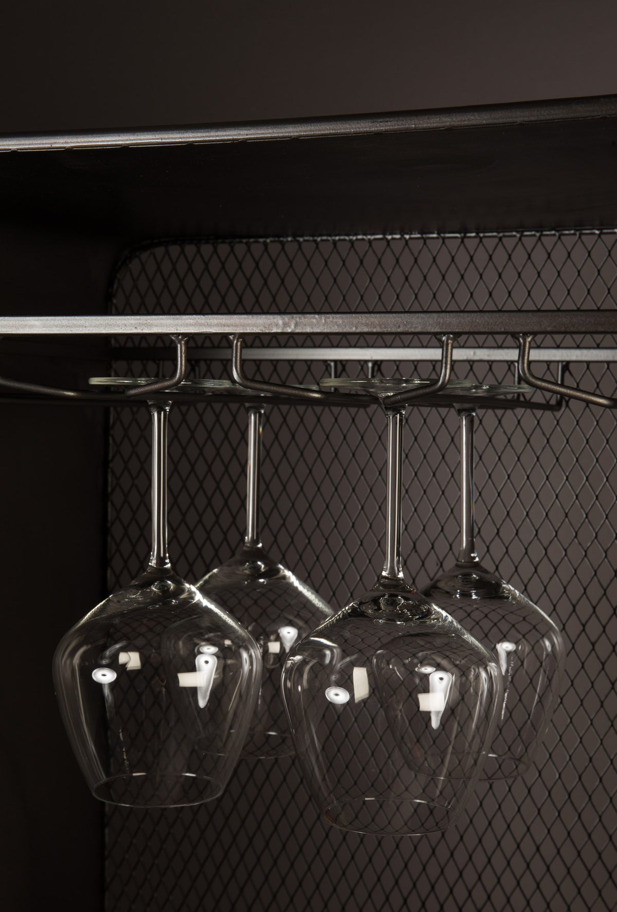 Cabinet Vino in Braun präsentiert im Onlineshop von KAQTU Design AG. Weinregal ist von Dutchbone