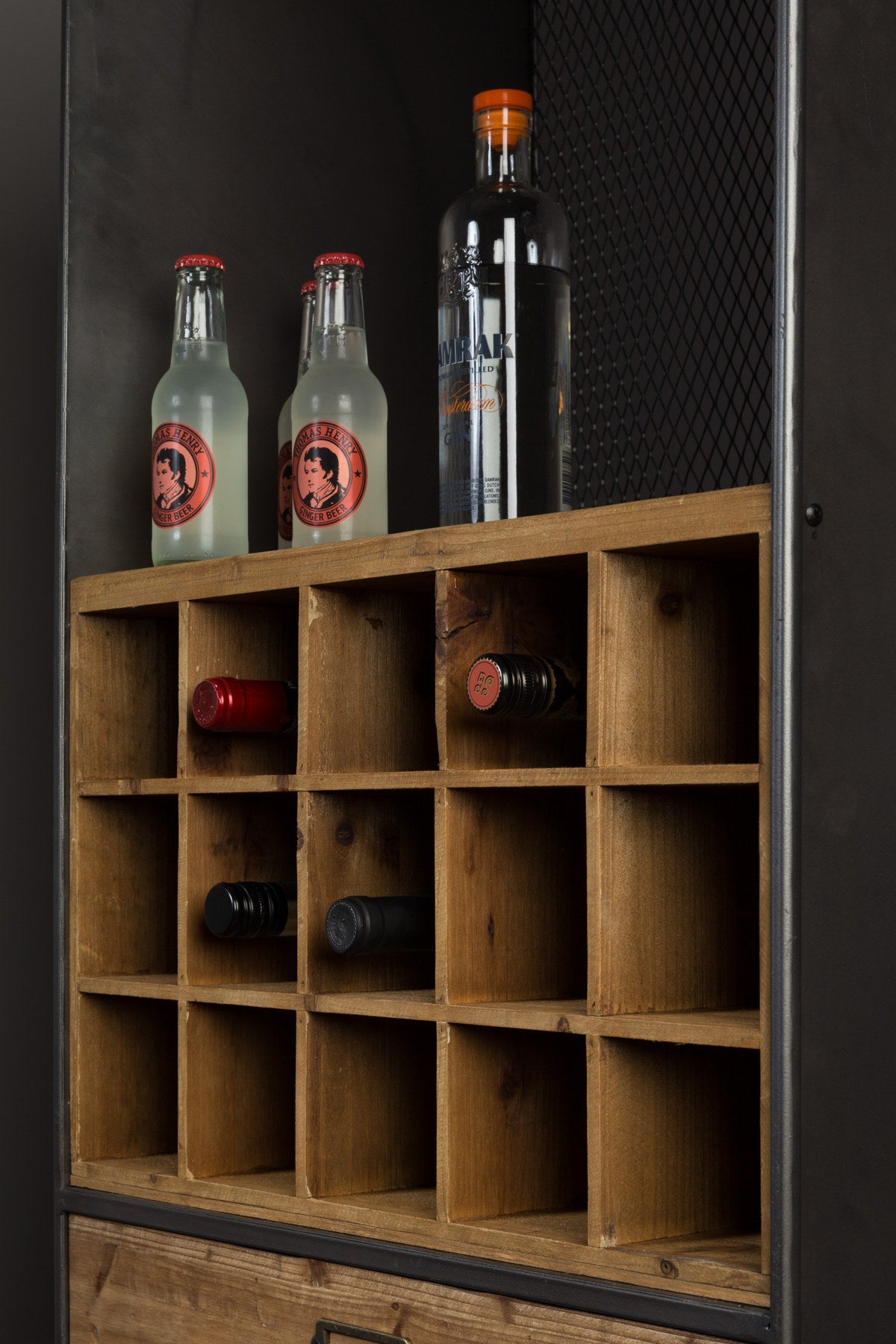 Cabinet Vino in Braun präsentiert im Onlineshop von KAQTU Design AG. Weinregal ist von Dutchbone
