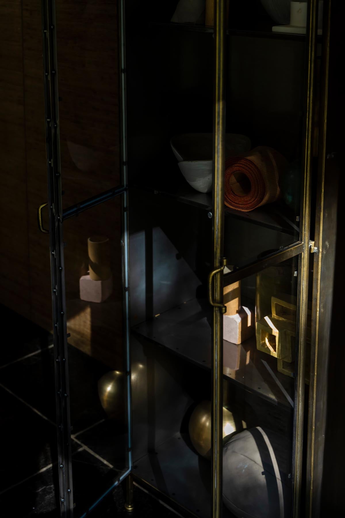 Cabinet Gertlush in Gold präsentiert im Onlineshop von KAQTU Design AG. Cabinet ist von Dutchbone