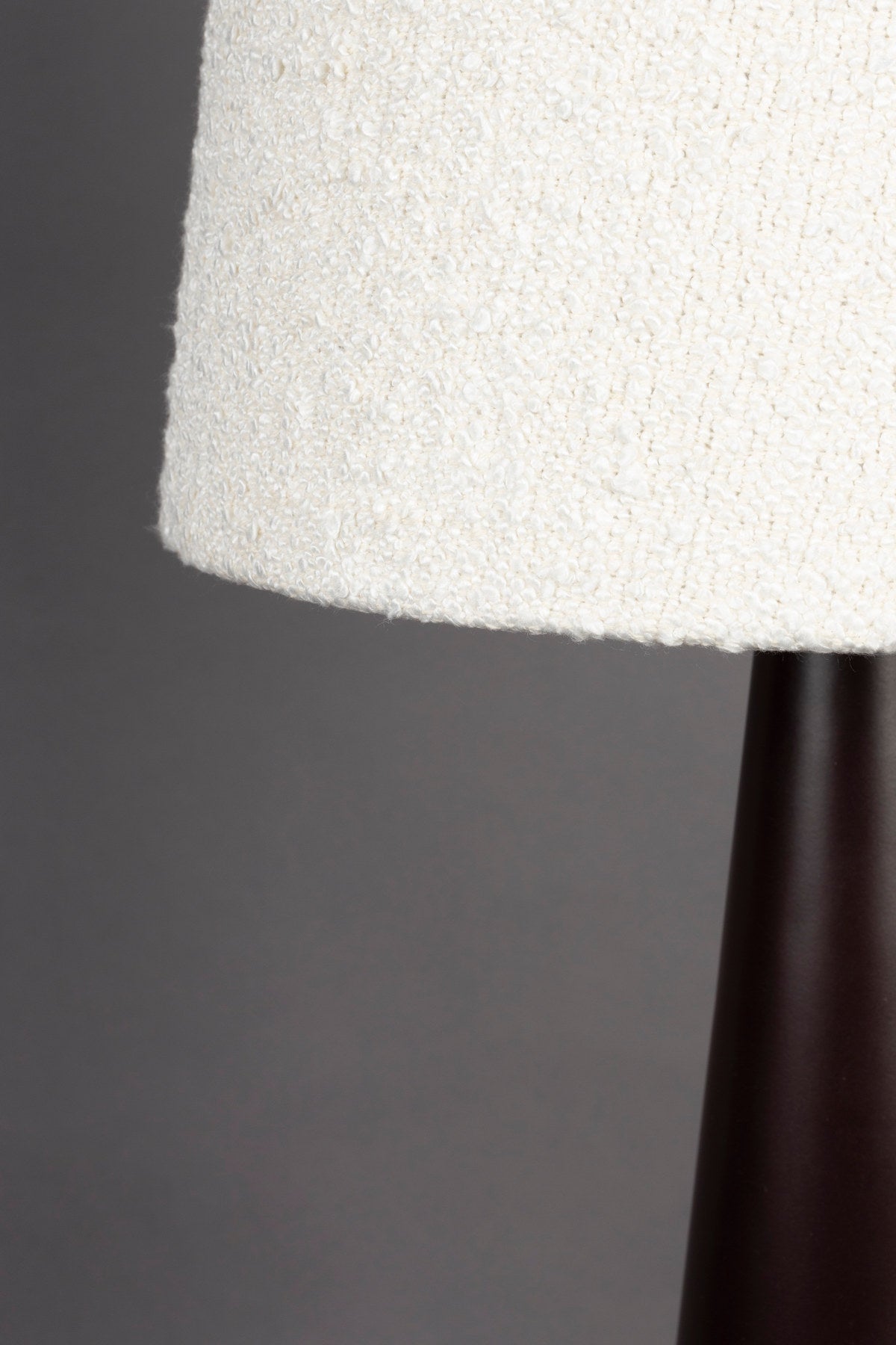 Stehleuchte Miki Bouclé in Beige präsentiert im Onlineshop von KAQTU Design AG. Stehleuchte ist von Dutchbone