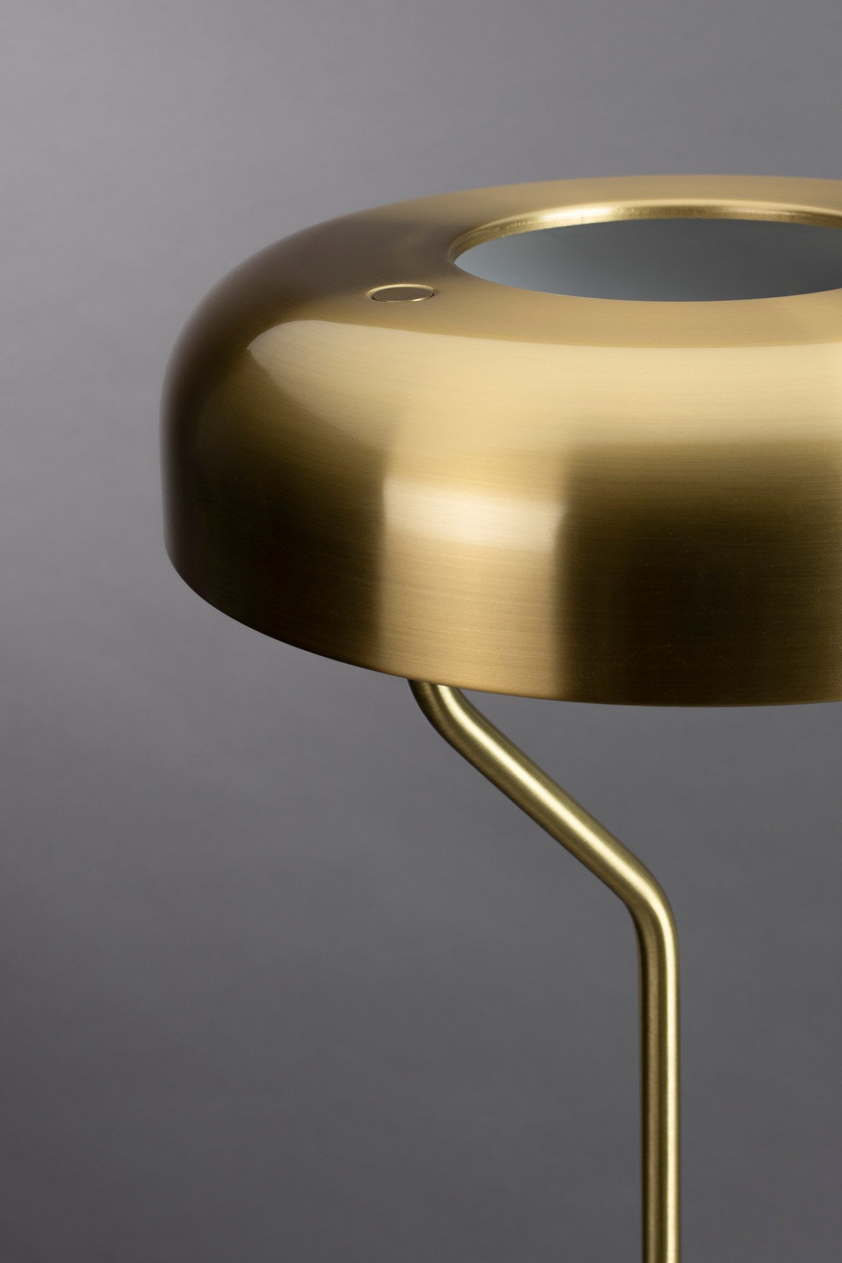 Tischleuchte Eclipse in Gold präsentiert im Onlineshop von KAQTU Design AG. Tischleuchte ist von Dutchbone