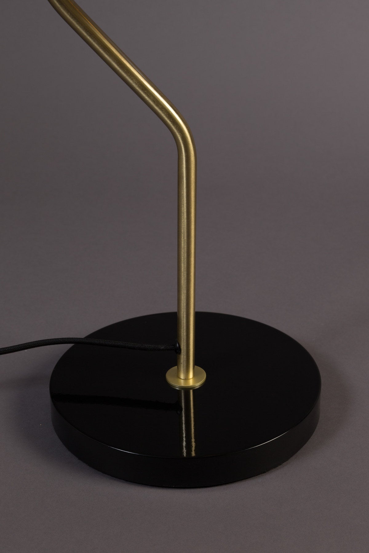 Tischleuchte Eclipse in Schwarz präsentiert im Onlineshop von KAQTU Design AG. Tischleuchte ist von Dutchbone