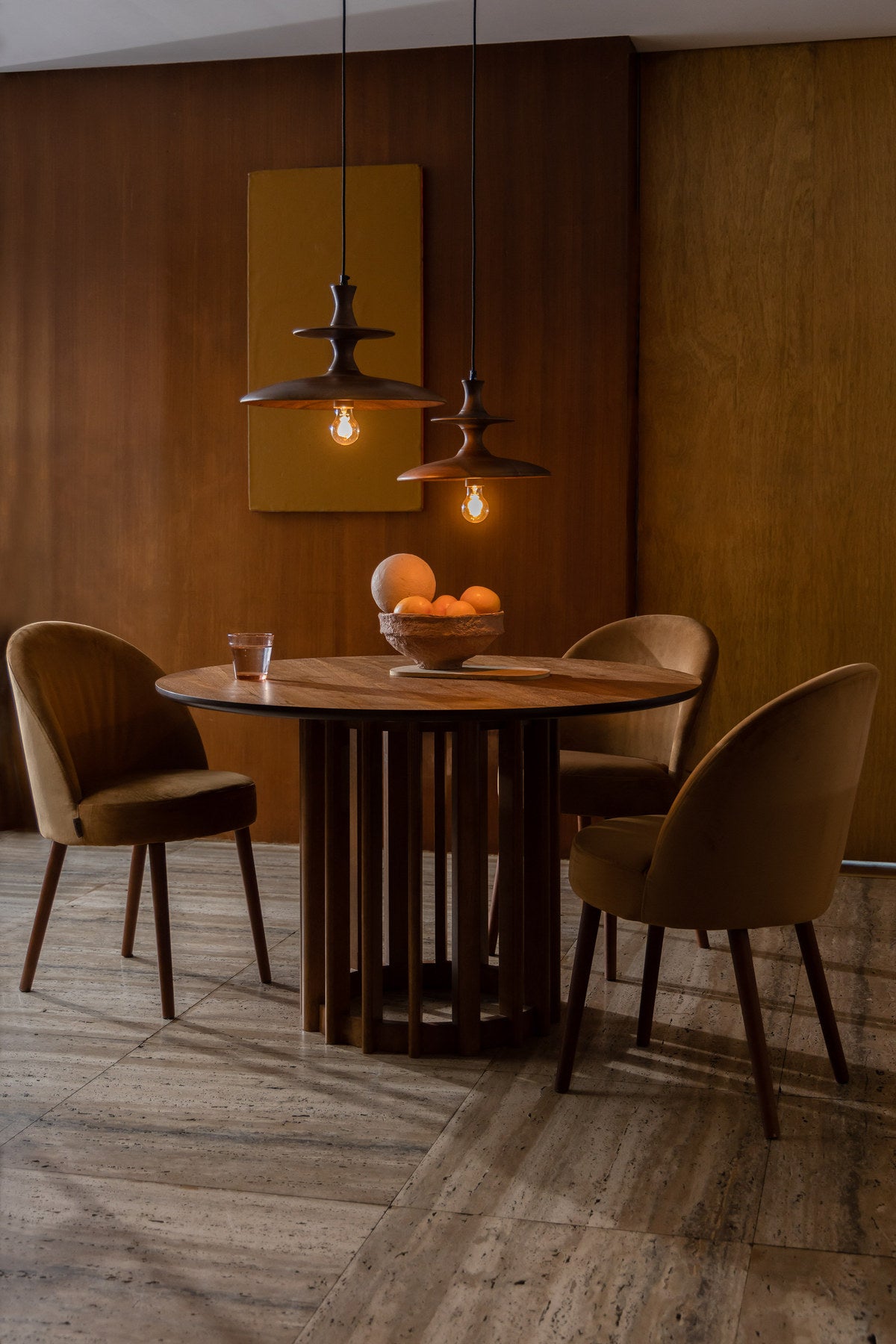 Pendellampe Cath L in Walnuss präsentiert im Onlineshop von KAQTU Design AG. Pendelleuchte ist von Dutchbone