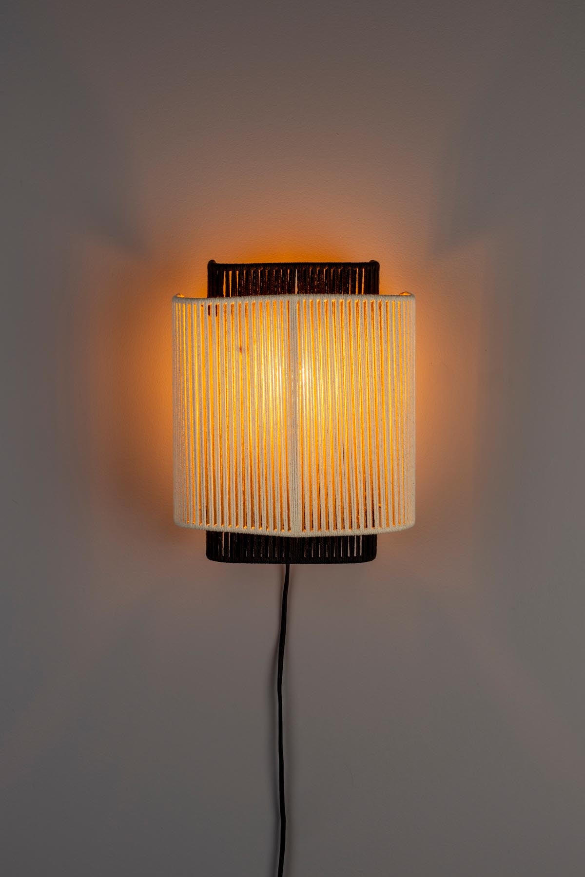 Wandleuchte Elon in Beige präsentiert im Onlineshop von KAQTU Design AG. Wandleuchte ist von Dutchbone