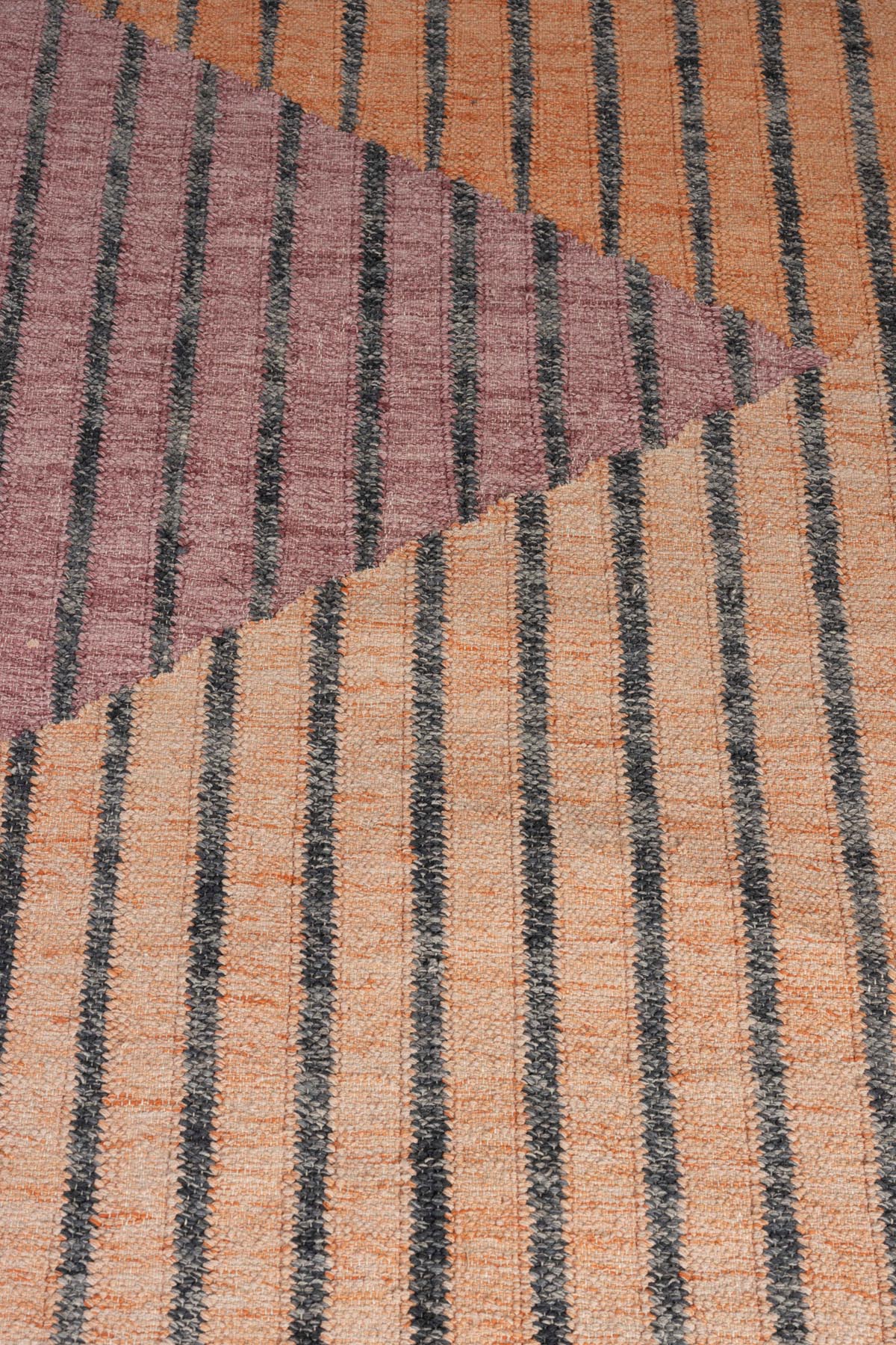 Teppich Hampton in Lilac präsentiert im Onlineshop von KAQTU Design AG. Teppich ist von Dutchbone