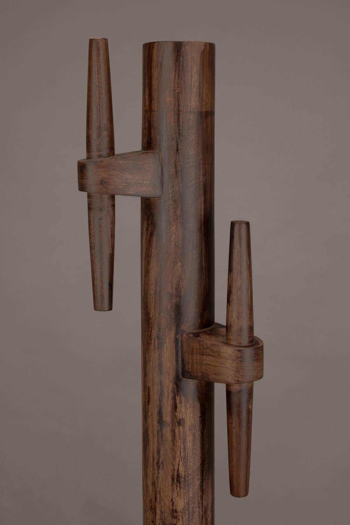 Garderobe Jakub in Walnuss präsentiert im Onlineshop von KAQTU Design AG. Garderobe ist von Dutchbone