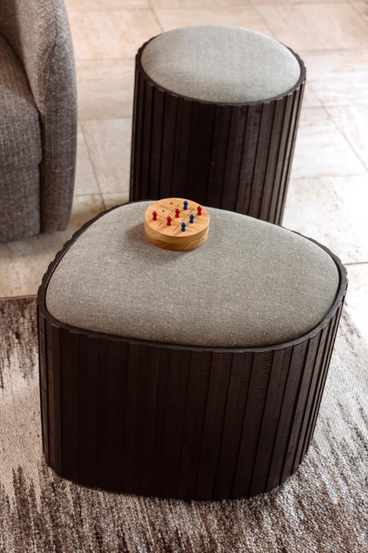 Sitzpouf mit Stauraum Bay Low in Braun präsentiert im Onlineshop von KAQTU Design AG. Pouf ist von Dutchbone