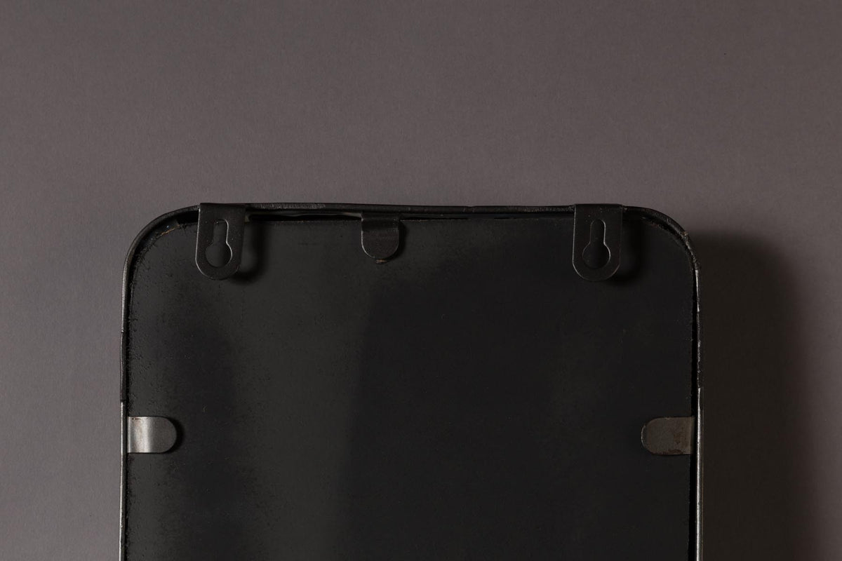Spiegel Beam in Schwarz präsentiert im Onlineshop von KAQTU Design AG. Wandspiegel ist von Dutchbone