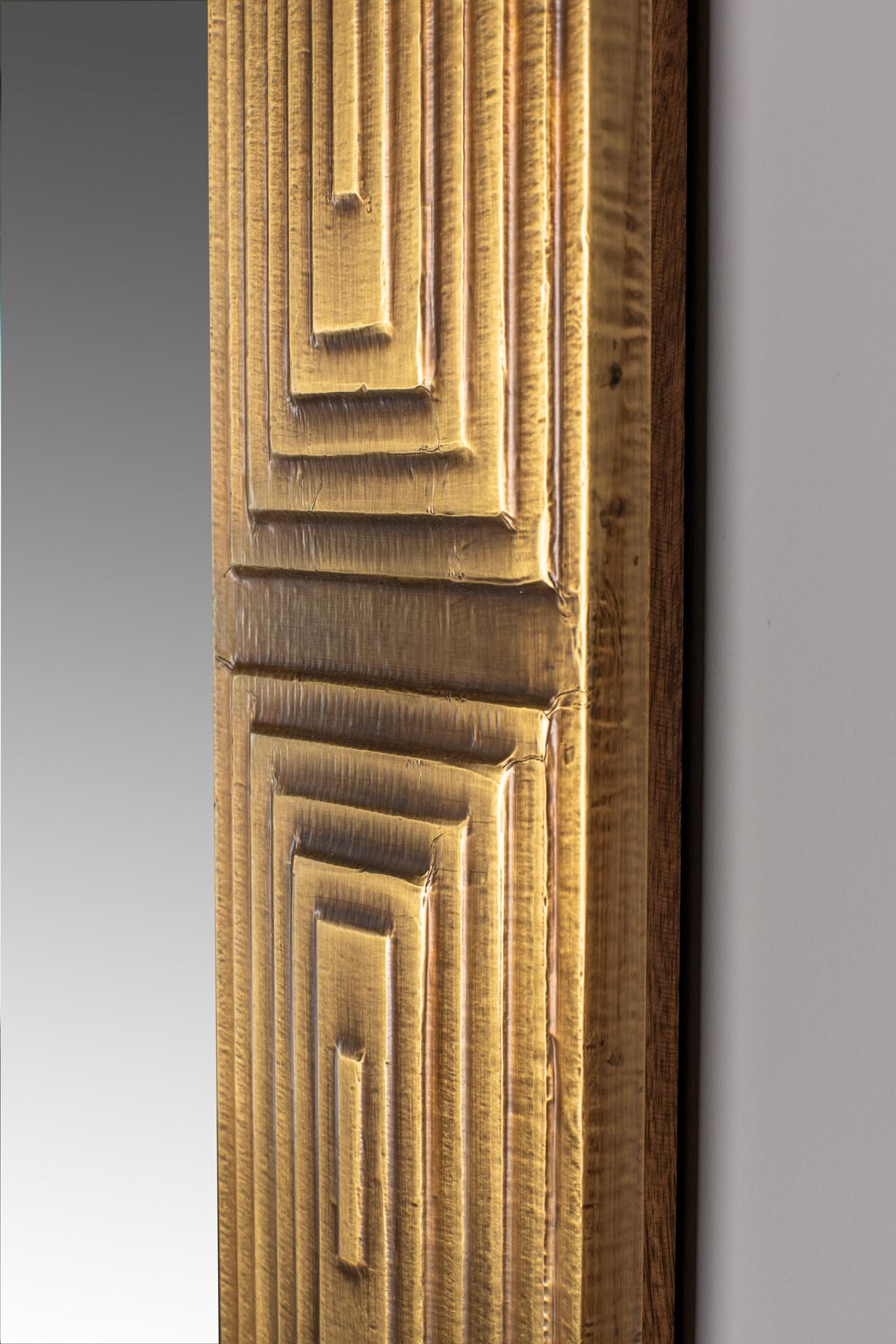 Spiegel Volan in Gold präsentiert im Onlineshop von KAQTU Design AG. Wandspiegel ist von Dutchbone