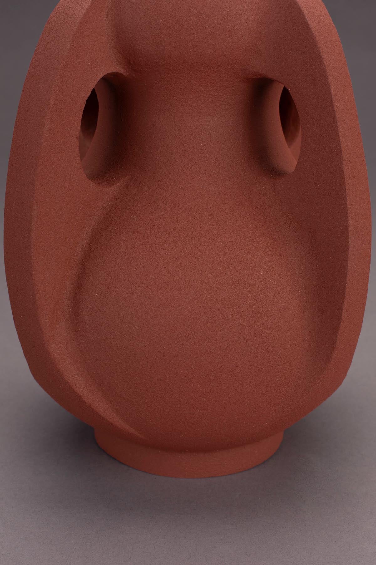 Vase Thiago M Terra in Rot präsentiert im Onlineshop von KAQTU Design AG. Vase ist von Dutchbone