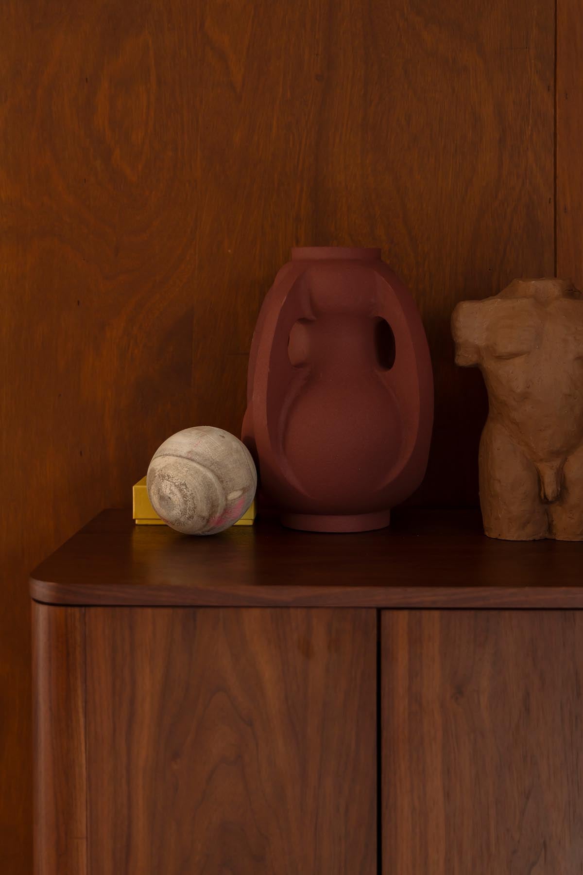 Vase Thiago M Terra in Rot präsentiert im Onlineshop von KAQTU Design AG. Vase ist von Dutchbone
