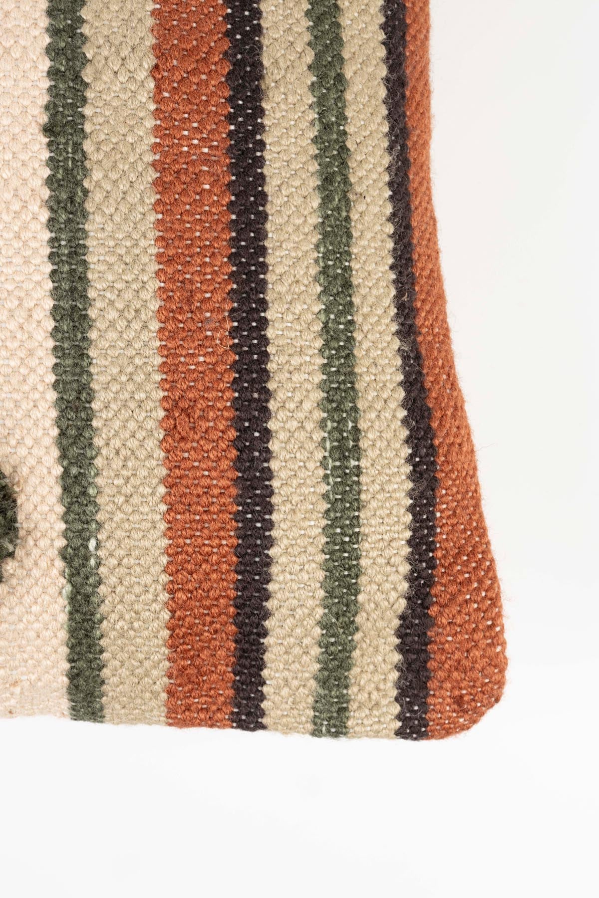Kissen Haydon Stripe 45x45 in Beige präsentiert im Onlineshop von KAQTU Design AG. Deko Kissen ist von Dutchbone