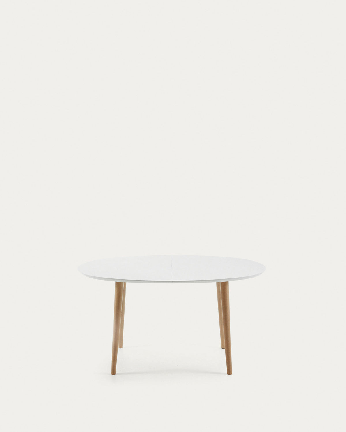 Oqui ovaler Ausziehtisch MDF weiss lackiert und Beine aus massiver Buche 140 (220) x 90 cm in Weiss, Natur präsentiert im Onlineshop von KAQTU Design AG. Esstisch ist von Kave Home