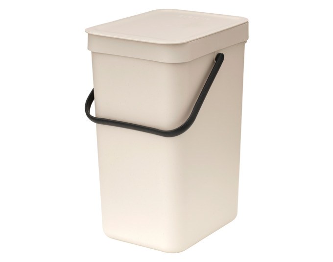 BRABANTIA Sort&Go Mülleimer in Soft Beige, kompakter Behälter aus recyceltem Kunststoff mit Deckel, Tragegriff und Bodengriff, 12 Liter.