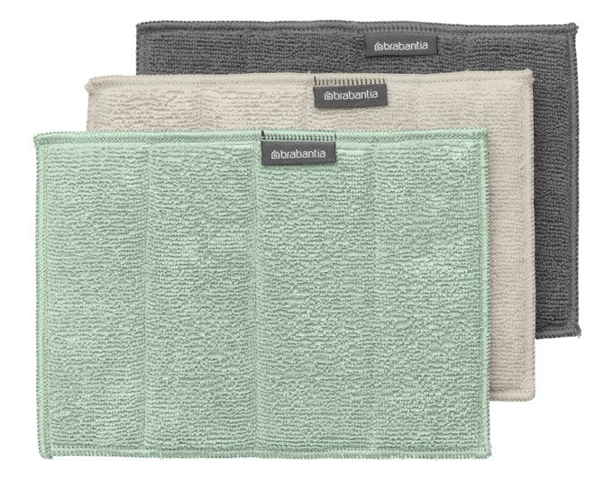 Drei rechteckige Mikrofasertücher von BRABANTIA in soft beige und weiss, gefaltet übereinander liegend, für Spülen und Reinigen in der Küche.