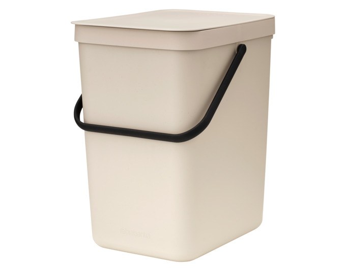 Mülleimer BRABANTIA Sort&Go 25 l in Soft Beige aus Kunststoff mit aufklappbarem Deckel, erhöhten Füssen und herausnehmbarem Inneneimer für die Küche.