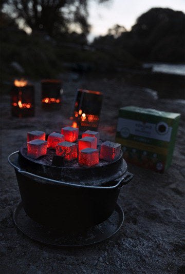MCBRIKETT Grillkohle Kokoko Cubes 8 kg in Schwarz präsentiert im Onlineshop von KAQTU Design AG. Grillkohle ist von MCBRIKETT