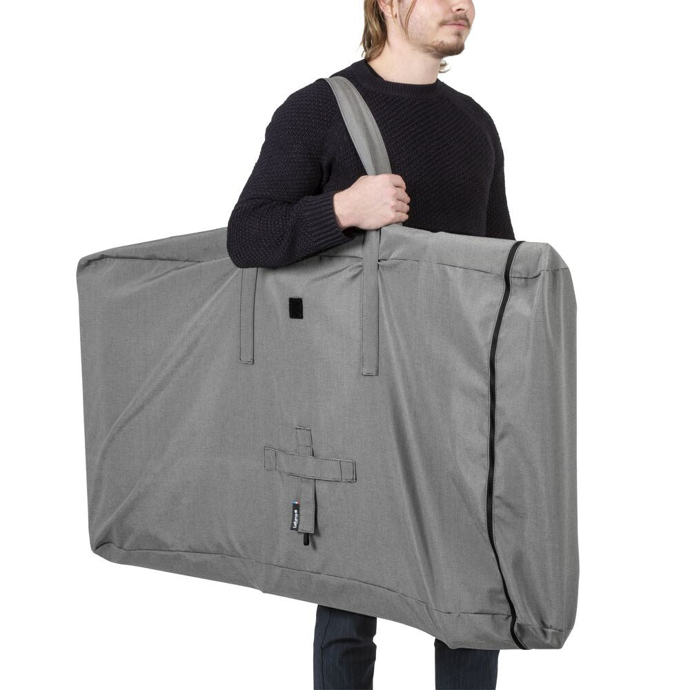 LAFUMA Transporttasche anthrazit 59x124x16 cm in Anthrazit, Grau präsentiert im Onlineshop von KAQTU Design AG. Gartenmöbelabdeckung ist von LAFUMA