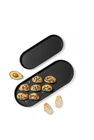 BLIM PLUS Tablett Minerva L carbon black 51x20.5 cm in Carbon black, Schwarz präsentiert im Onlineshop von KAQTU Design AG. Tablett ist von BLIMPLUS