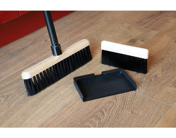 EBNAT Tischkehrer Set purus in Natur, Braun, Schwarz präsentiert im Onlineshop von KAQTU Design AG. Reinigung & Wäsche ist von EBNAT