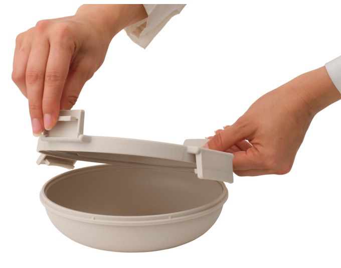 Quadratische BRABANTIA Lunchschüssel in Soft Beige mit weissem Deckel, Kunststoff, Klickverschluss, Fassungsvermögen 1 Liter.