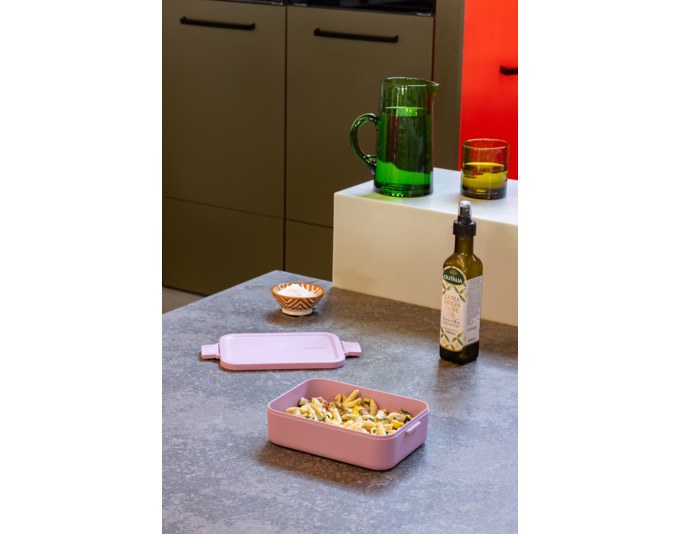 Rosa Lunchbox aus Kunststoff mit Klippverschluss-Deckel, rechteckige Form, BRABANTIA Make & Take, 1.1 Liter Fassungsvermögen.
