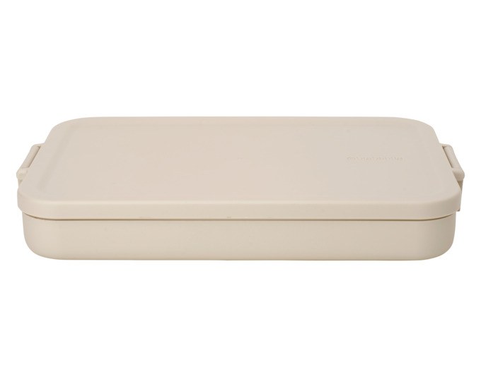 Flache Lunchbox aus Kunststoff in Soft Beige und Weiss mit Klippverschluss-Deckel, Marke BRABANTIA, Fassungsvermögen 1.1 Liter.