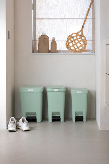 BRABANTIA Treteimer StepUp jade green 10 l in Jade green, Grün präsentiert im Onlineshop von KAQTU Design AG. Treteimer ist von BRABANTIA