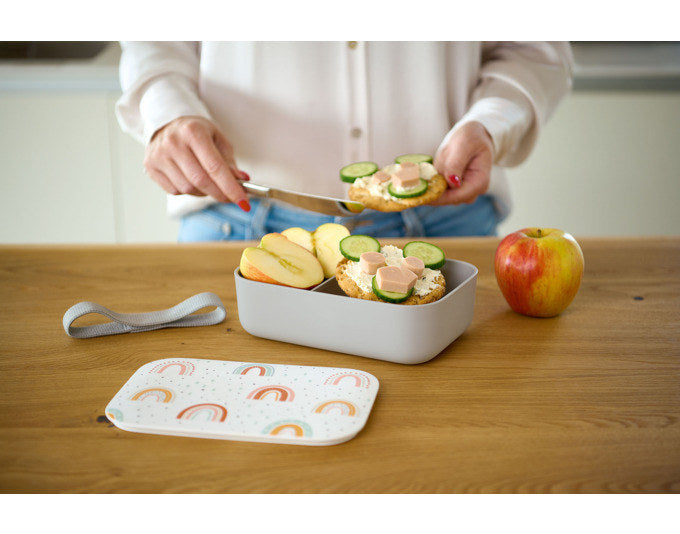 ZELLER Lunchbox Rainbow 19x12.5x6 cm in Grau, Weiss, Dekoriert präsentiert im Onlineshop von KAQTU Design AG. Lunchboxen ist von ZELLER PRESENT