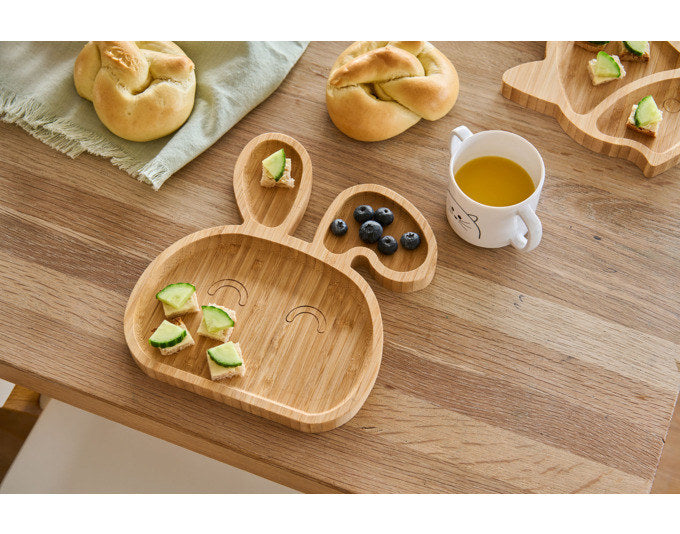 ZELLER Snackteller Hase Bambus 23.5x21.5x1.8 cm in Natur, Braun präsentiert im Onlineshop von KAQTU Design AG. Aperoschalen ist von ZELLER PRESENT