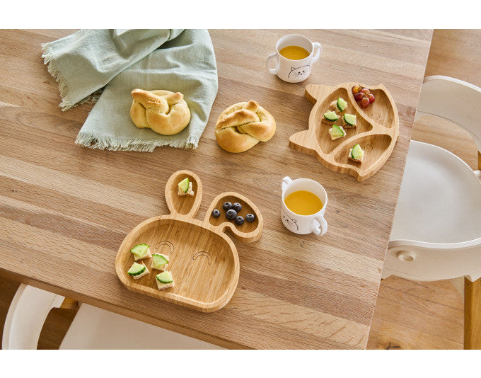 ZELLER Snackteller Hase Bambus 23.5x21.5x1.8 cm in Natur, Braun präsentiert im Onlineshop von KAQTU Design AG. Aperoschalen ist von ZELLER PRESENT