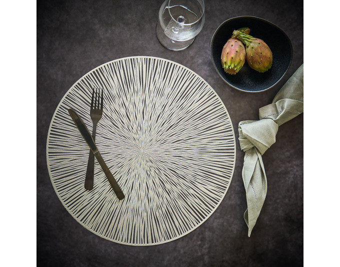 ZELLER Tischset PVC silber ø 38 cm in Silber präsentiert im Onlineshop von KAQTU Design AG. Tischset ist von ZELLER PRESENT