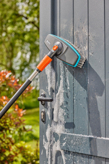 GARDENA Cleansystem Wasch-Set mit Stiel soft in Schwarz, Türkis, Blau, Orange präsentiert im Onlineshop von KAQTU Design AG. Bewässerung ist von GARDENA