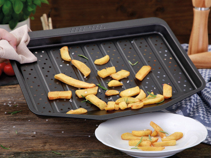 DECORA Backblech Crisp&Fry gelocht Antihaft 41x31.5x2.5 cm in präsentiert im Onlineshop von KAQTU Design AG. Backbleche ist von DECORA