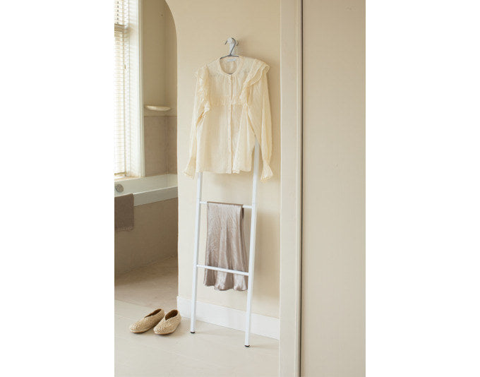 BRABANTIA Dressboy Linn white in White, Weiss präsentiert im Onlineshop von KAQTU Design AG. Kleiderständer ist von BRABANTIA