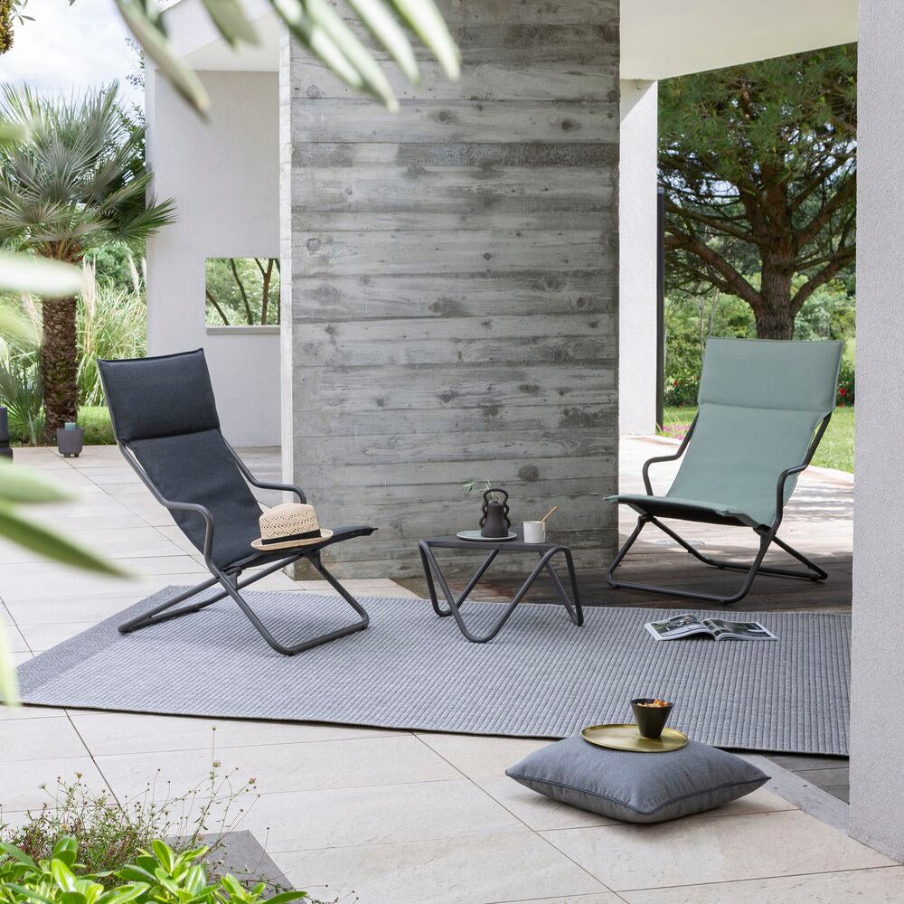 LAFUMA Beistelltisch Vogue aus Aluminium mit Polyesterlackierung gelocht titane in Titane, Grau präsentiert im Onlineshop von KAQTU Design AG. Beistelltisch Outdoor ist von LAFUMA